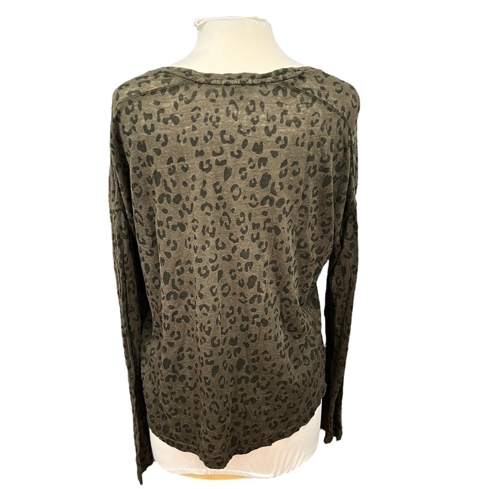 Rails Sami Olive Cheetah Long Sleeve V Neck - Large - Picture 3 of 7